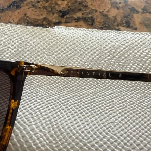 Quay Reina Cat Eye Sunglasses - Picture 5 of 5